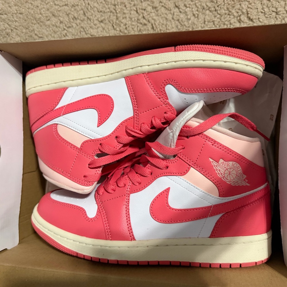Nike Women's Pink and White Jordan Mid Size 8.5